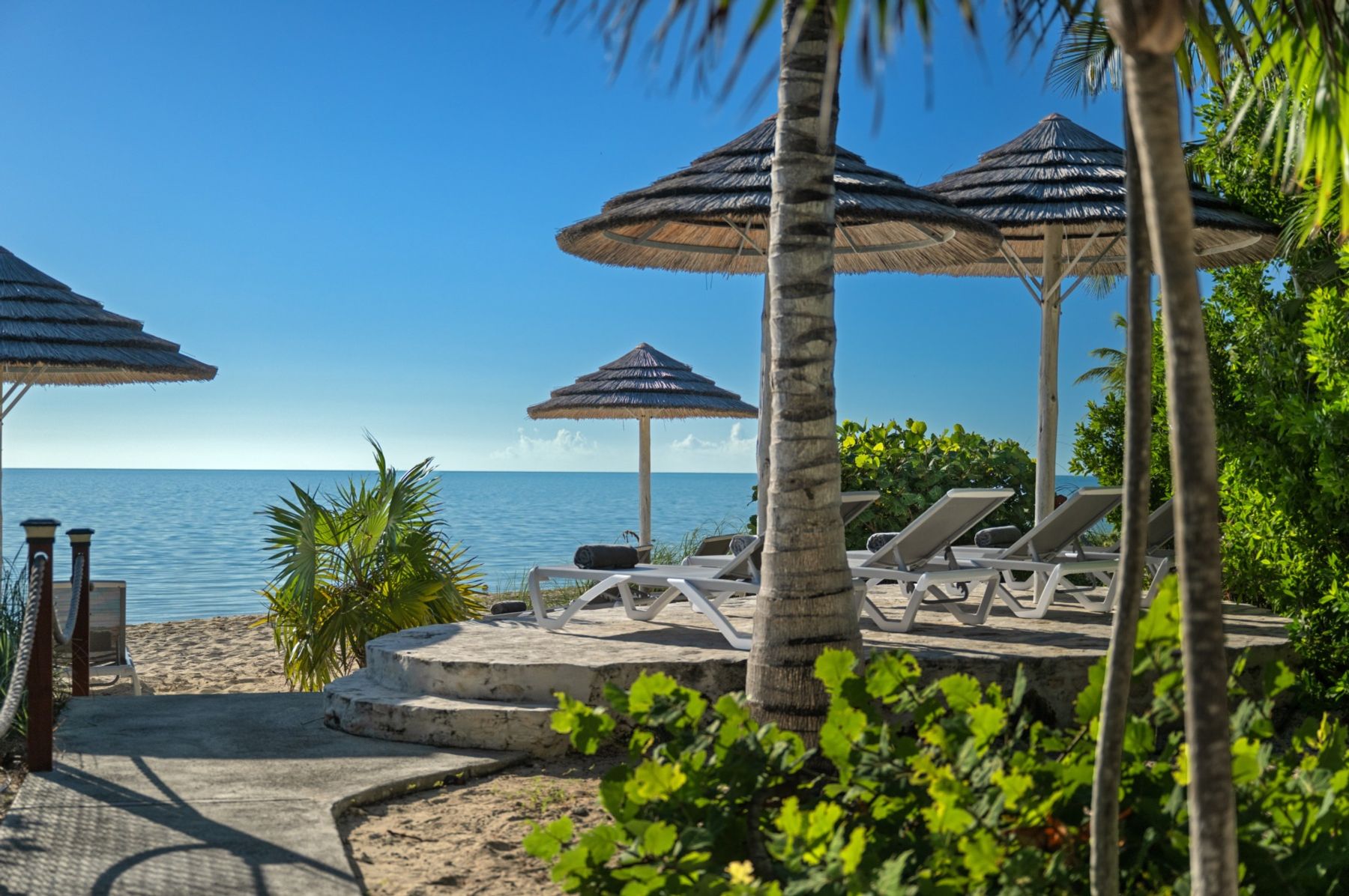 Beachfront lounging with amazing views 